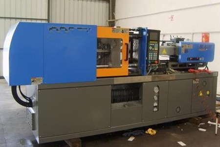 果筐注塑機廠家如何選擇比較好？需重視這些因素！